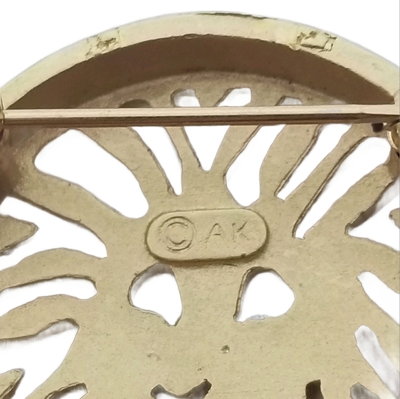 ANNE KLEIN VINTAGE SATIN GOLDTONE LION HEAD BROOCH - Picture 4 of 4